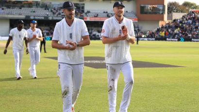 “It’s the first time I’ve seen that happen” - Ollie Robinson and Josh Tongue cut the ball in half after five-fers vs Pakistan