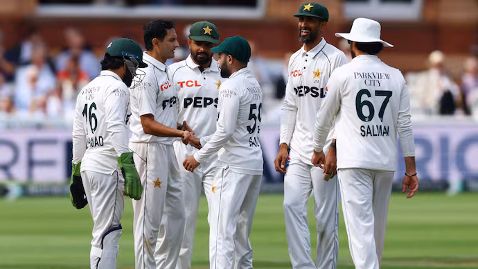 Seven Pakistan players return home from England tour; head coach and bowling coach axed