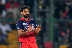 “Playing in the IPL and playing for India is very different” - Mohammad Kaif urges fans to be patient with Bhuvneshwar Kumar